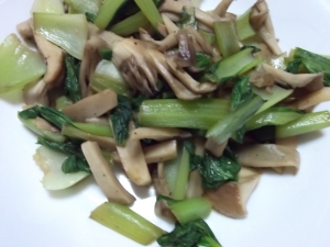 青梗菜と舞茸の炒め物
