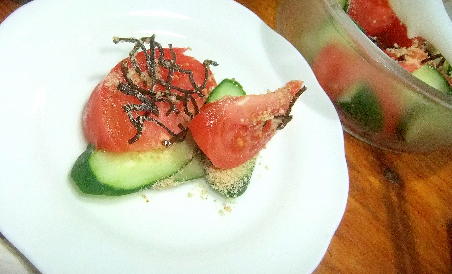 トマト　塩吹き昆布スリゴマサラダ