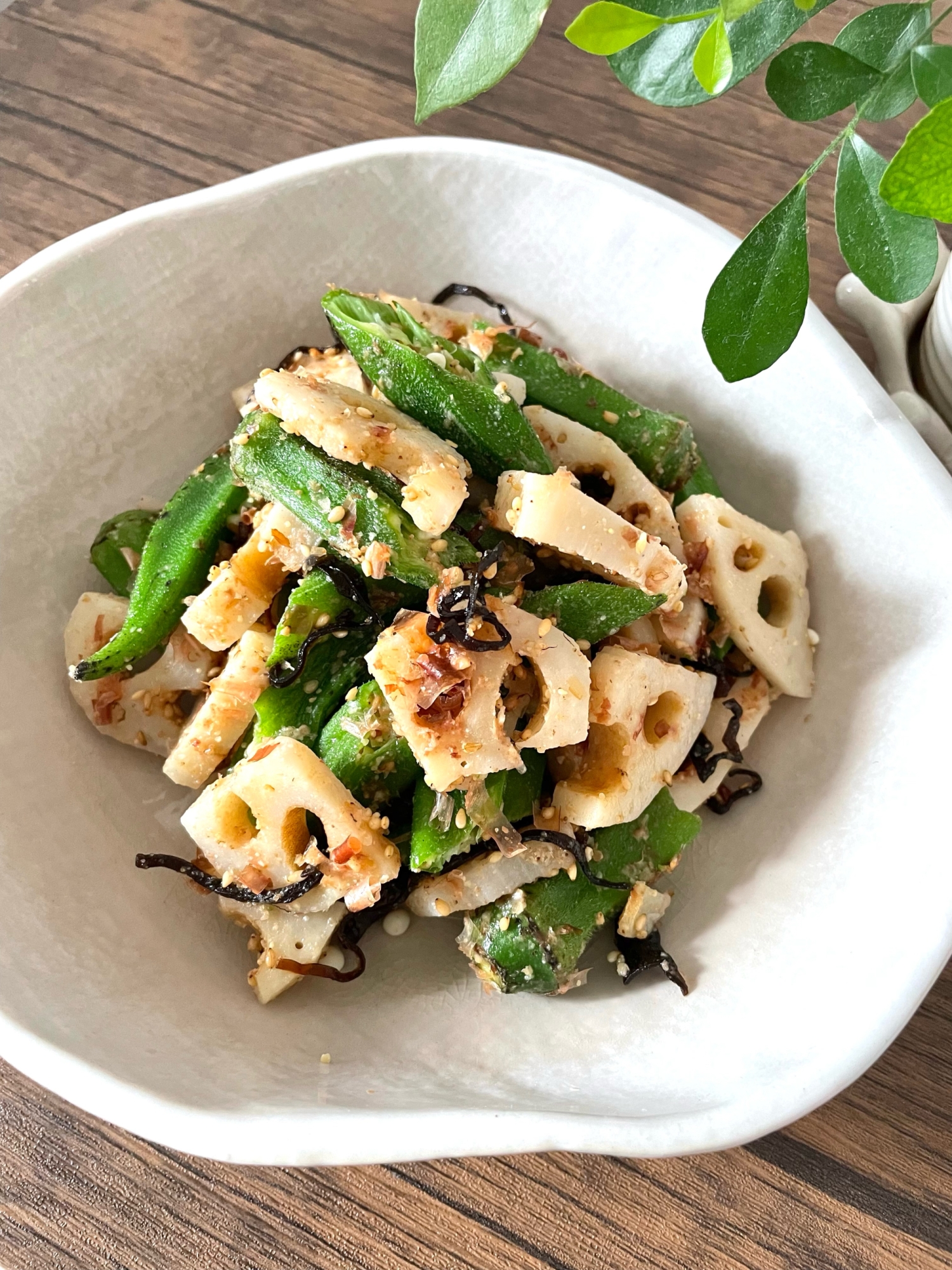 オクラとレンコンの塩昆布和え♪