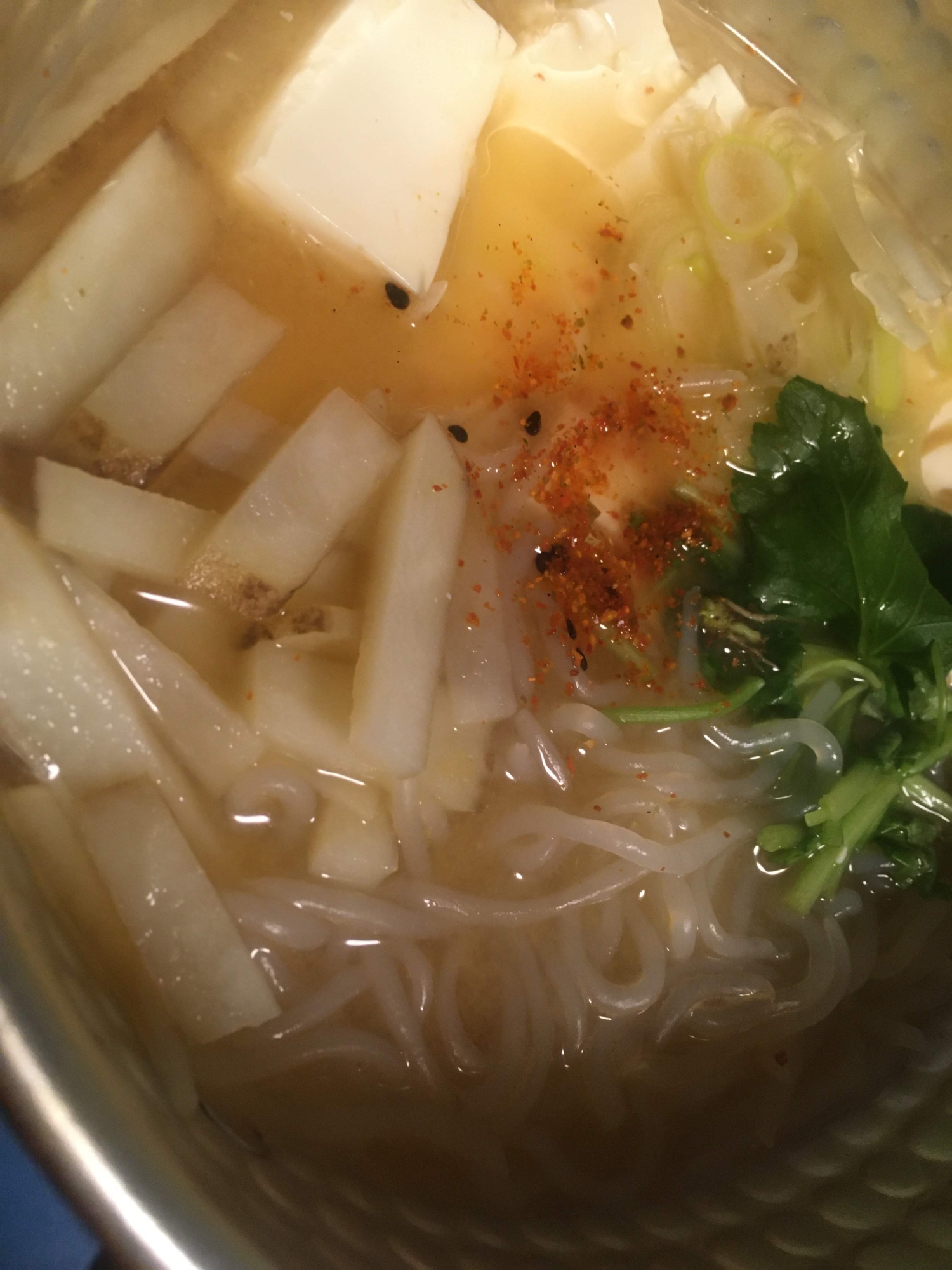 白滝、じゃがいも、豆腐の韓国風味噌汁