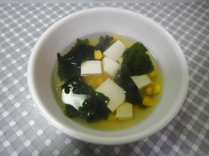 豆腐とわかめコーンコンソメスープ