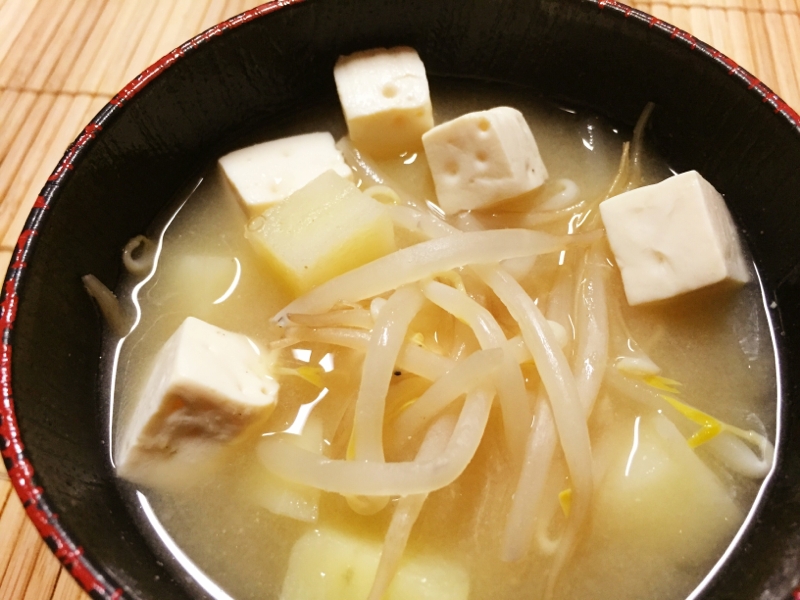 モヤシ&ジャガイモ&豆腐の味噌汁
