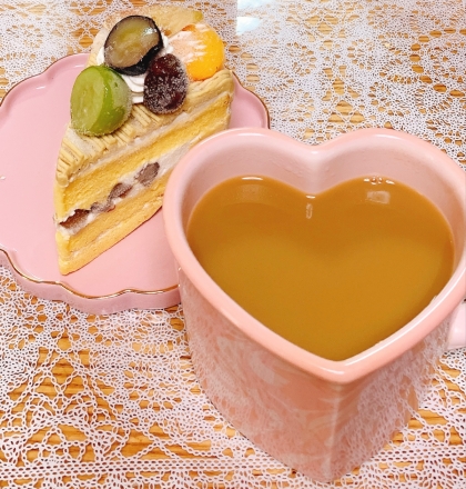 ジオ☆ちゃん♪ほうじ茶ミルクティーとお菓子のセット♪おやつにぴったりでした( ◕‿ ‹ ）素敵なレシピをありがとうございます♪◕‿ ◕ ॣ♡