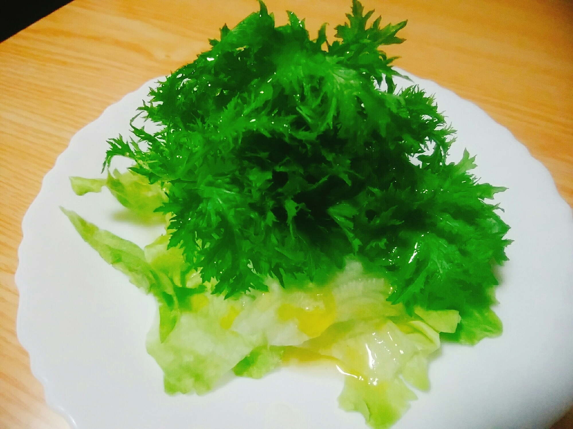 レタスとわさび菜のサラダ