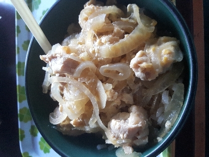 祖父母がいるのでなるべく食事を摂って貰いたく丼を作りました。美味しかったです。