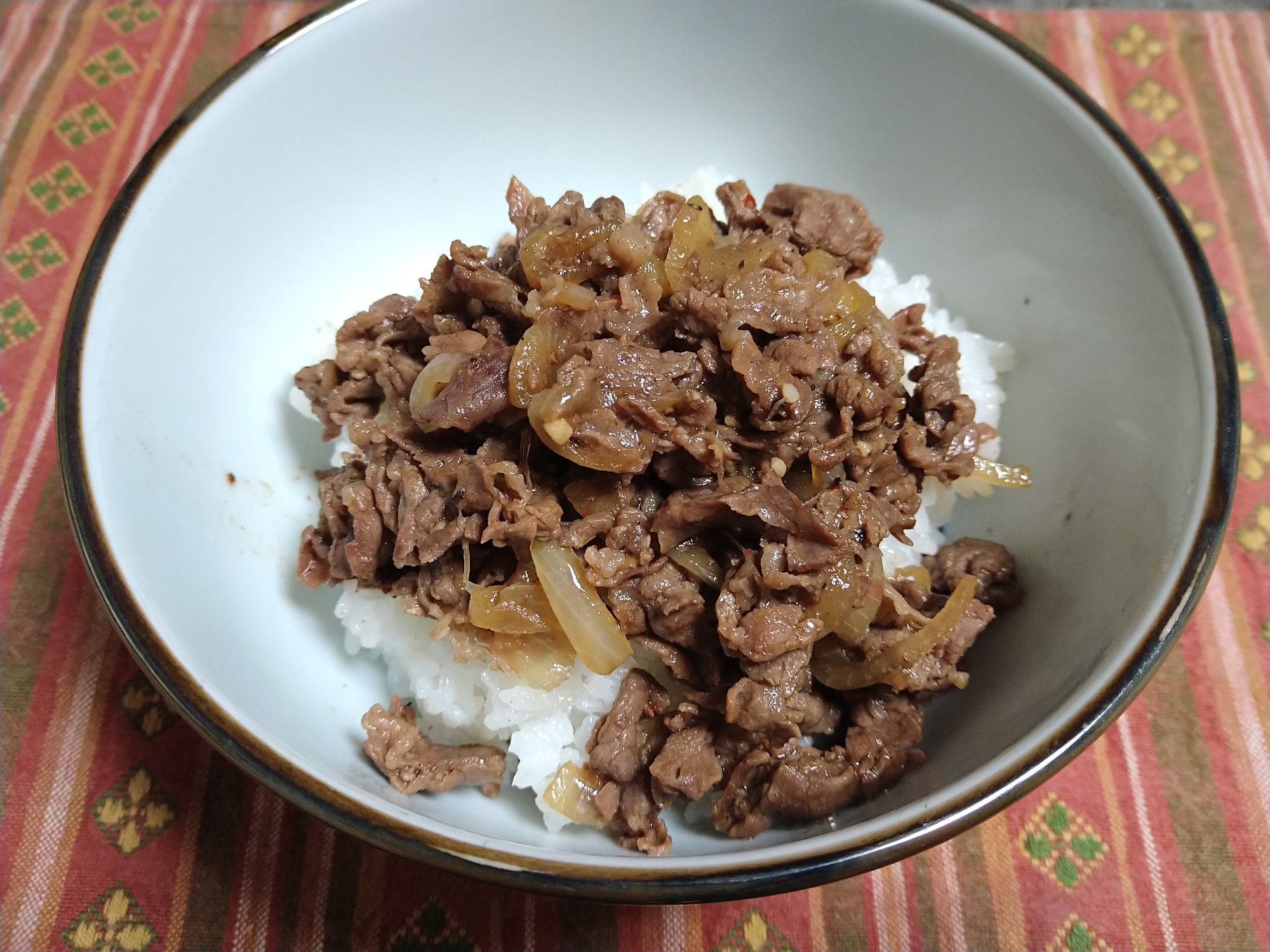 ピリカラ牛丼