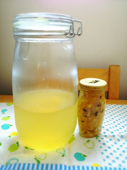 レモネードを作った後のレモンで作りました。レモンバームもIN‼
夏バテ予防に良さそうですね(*^_^*)