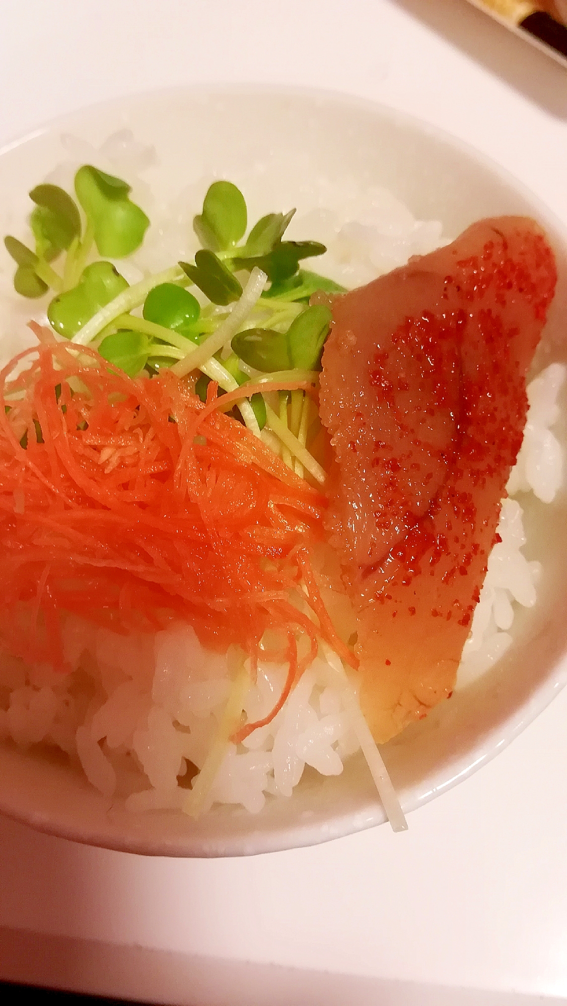 酢飯で★かいわれ大根とにんじんと辛子明太子の丼