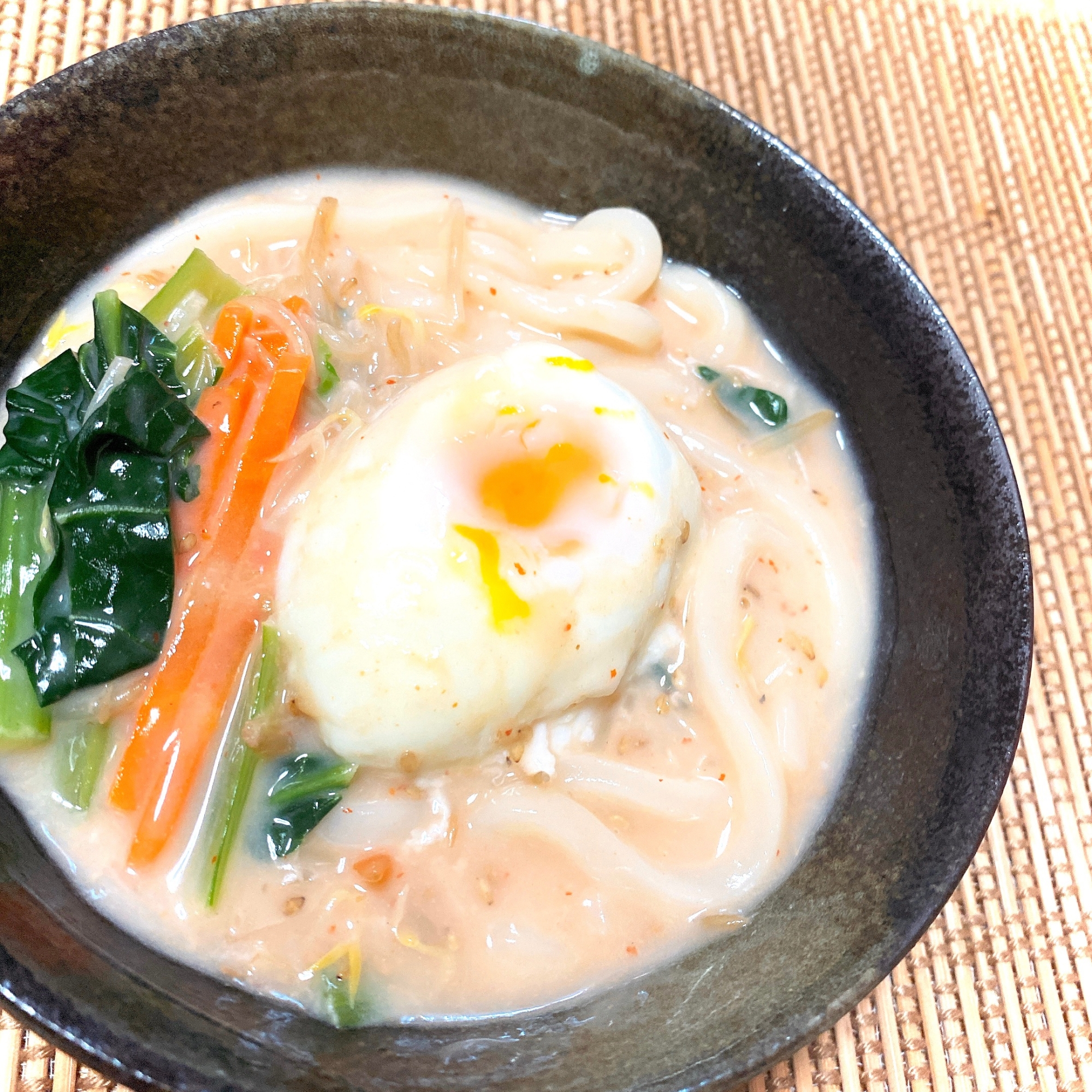 野菜たっぷり♪肉なしミルク坦々風うどん