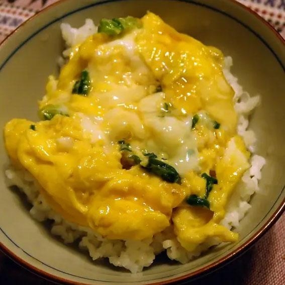 ふんわり炒り卵のっけご飯