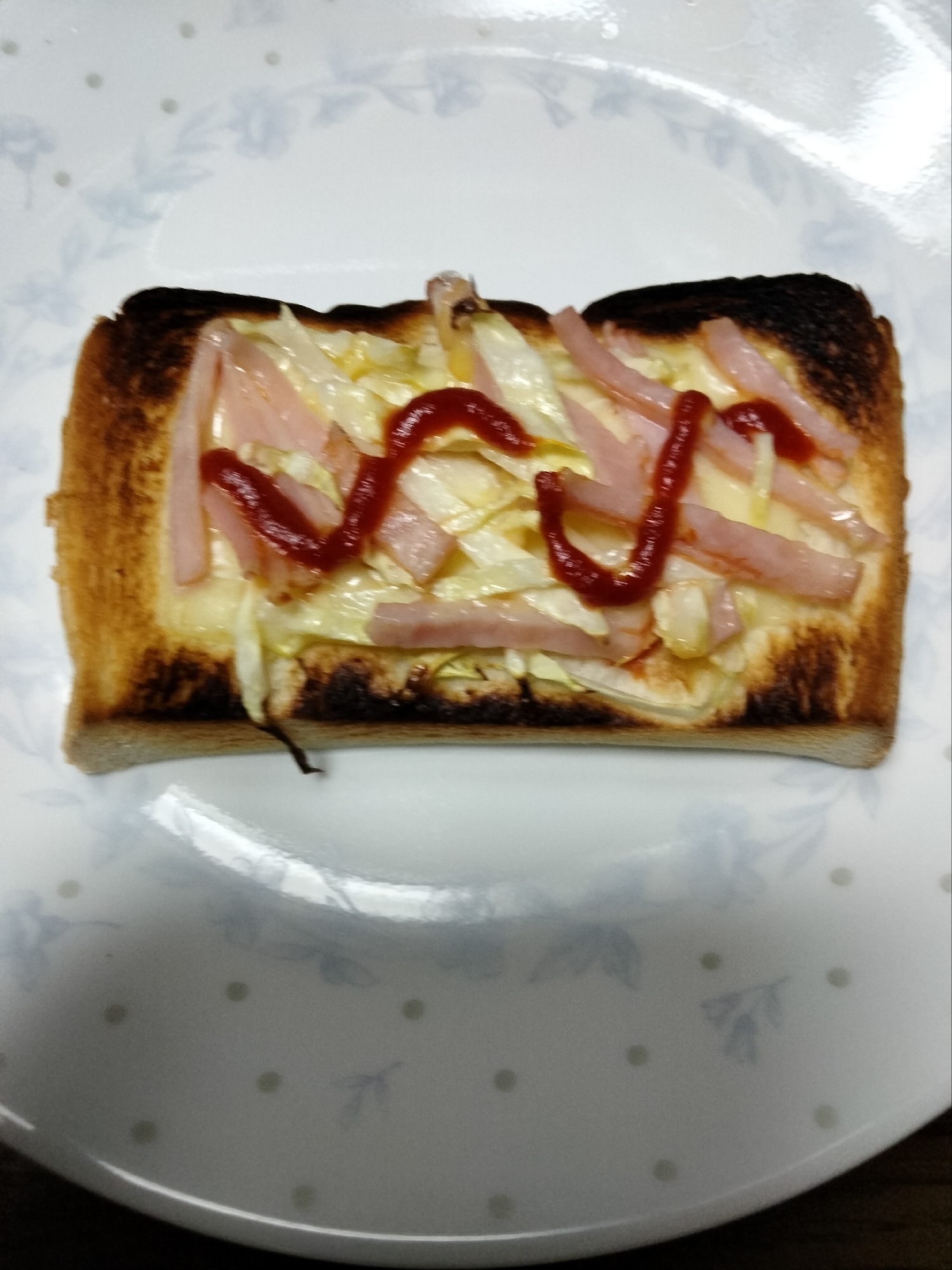 チーズトーストアレンジ キャベツハムサラダのせて