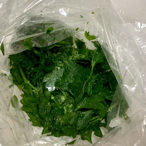 イタリアンパセリ 冷凍でみじん切り レシピ 作り方 By Bebe2936 楽天レシピ イタリアンパセリ 冷凍でみじん切り レシピ 作り方 By Bebe2936 楽天レシピ