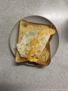 朝ごはんに★目玉焼きマヨトースト