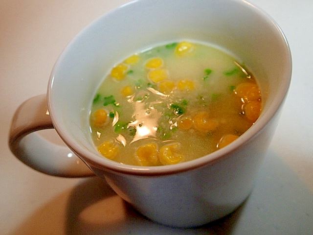 カップスープの素で　スプラウト入り美的コーンスープ