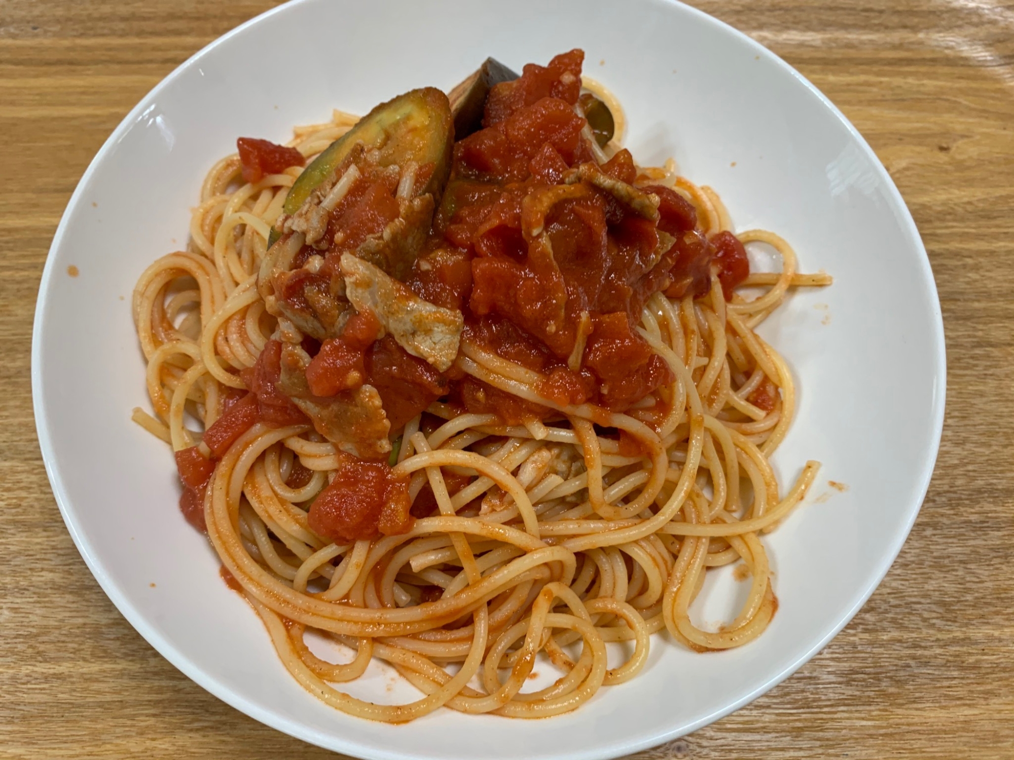 豚肩ロースとナスのトマトソースパスタ