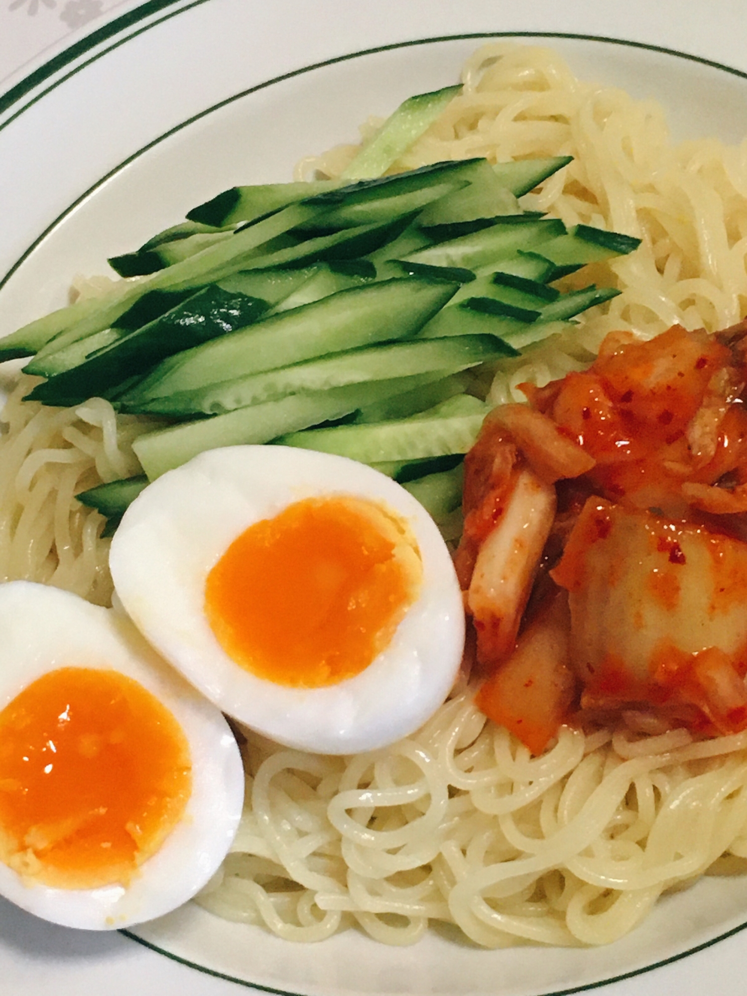 キムチときゅうりの冷麺