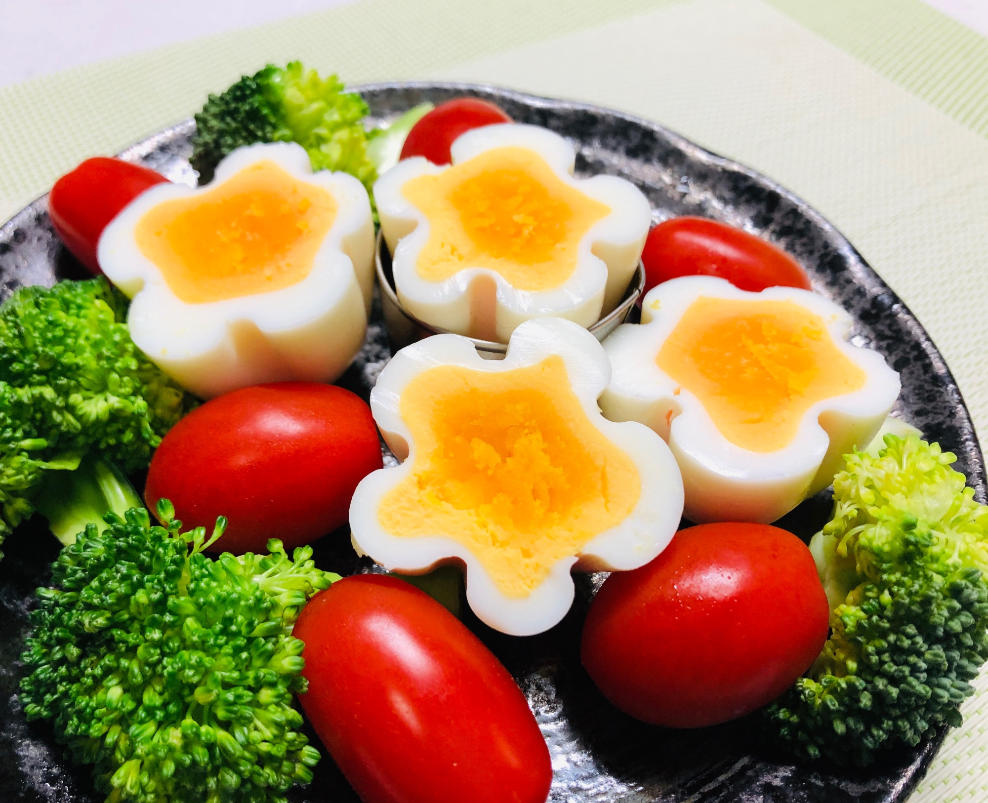 基本のゆで卵 裏技 花形ゆで卵 レシピ 作り方 By 善ちゃん 楽天レシピ 基本のゆで卵 裏技 花形ゆで卵 レシピ 作り方 By 善ちゃん 楽天レシピ