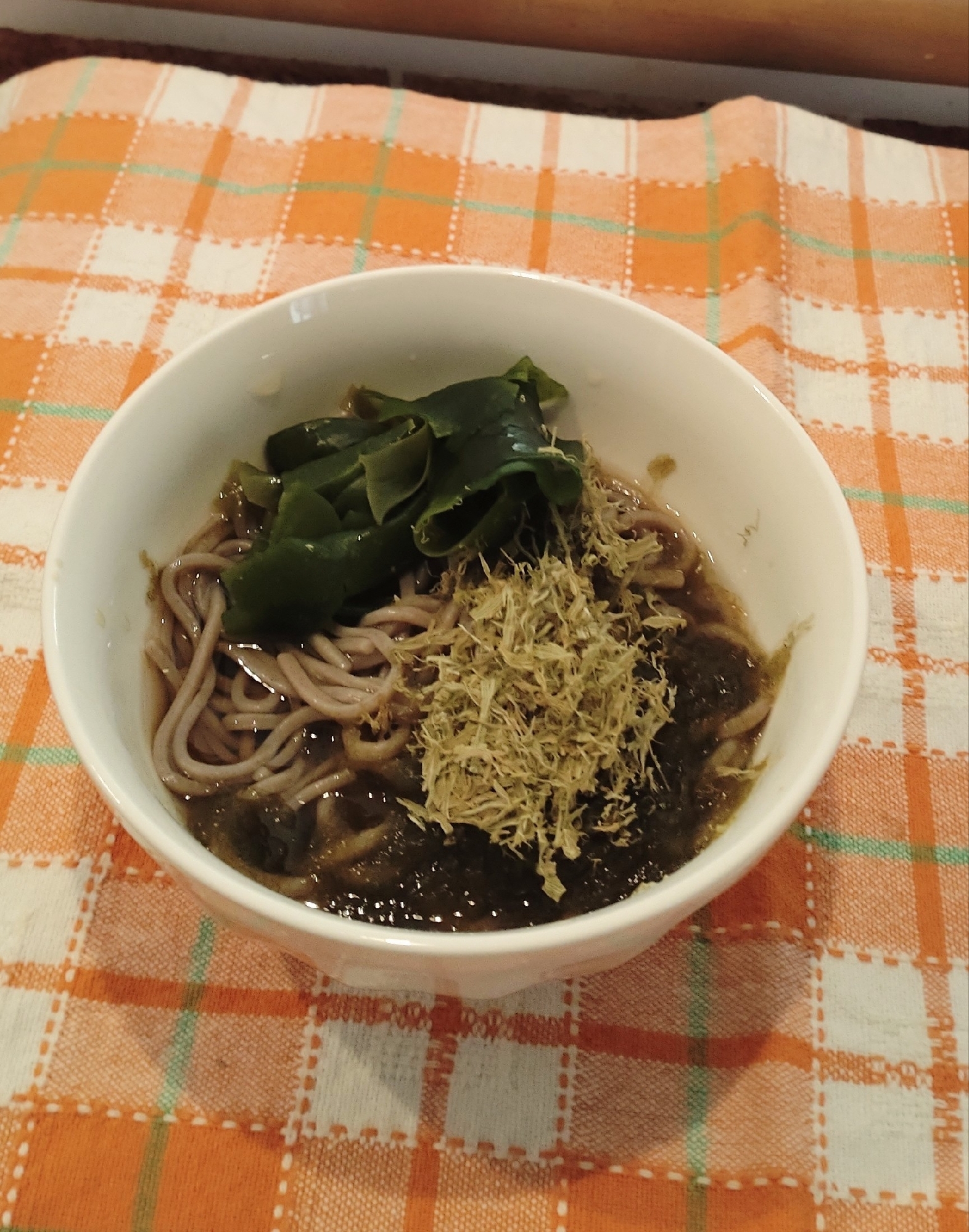 とろろ昆布とわかめのお蕎麦