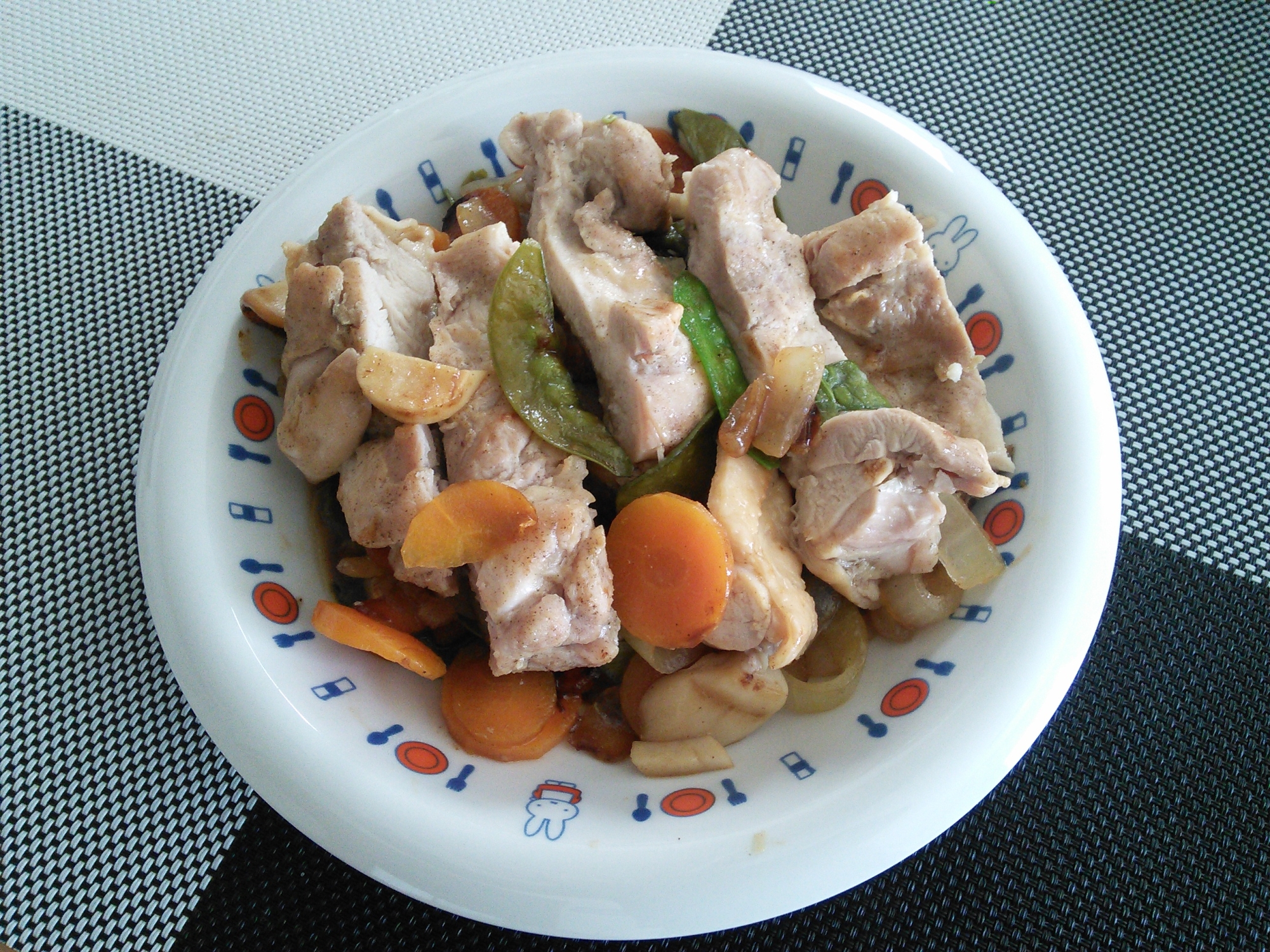 鶏もも肉と野菜の蒸し焼き