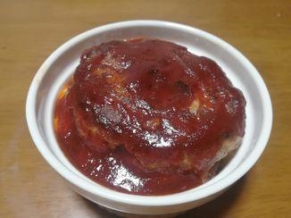 ボリューム満点のハンバーグ丼