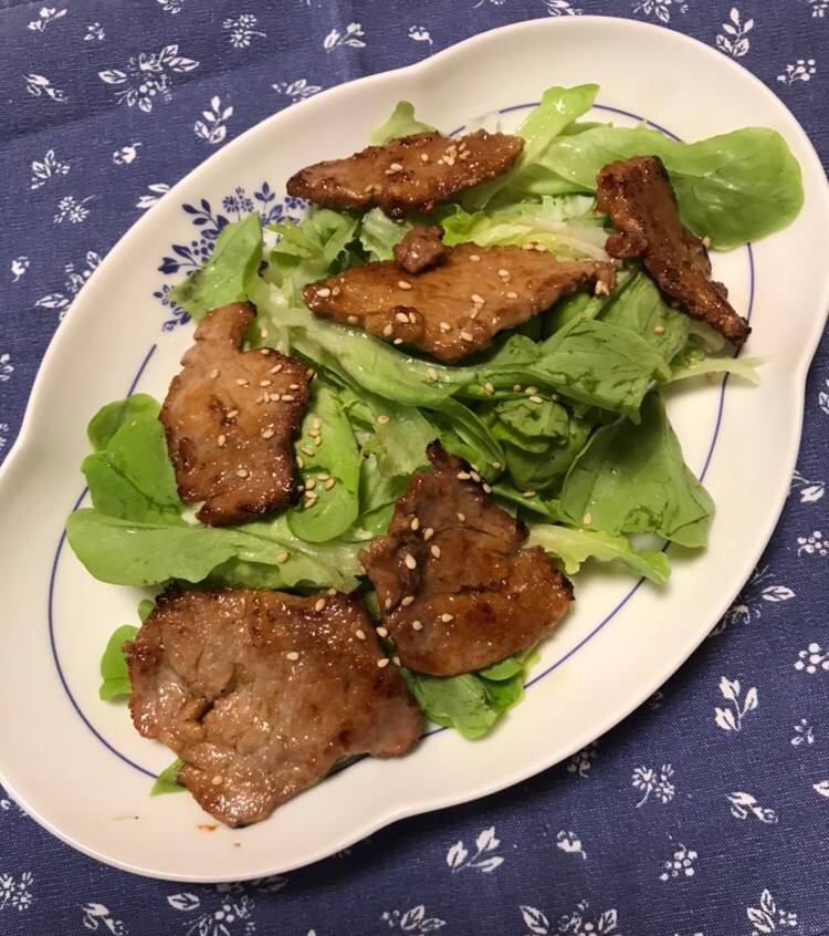 豚ヒレ肉の薄切り揚げ焼きサラダ