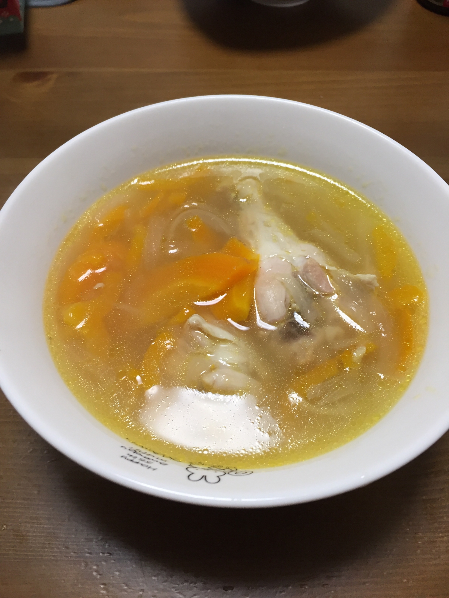 鳥手羽の彩りサムゲタン風スープ