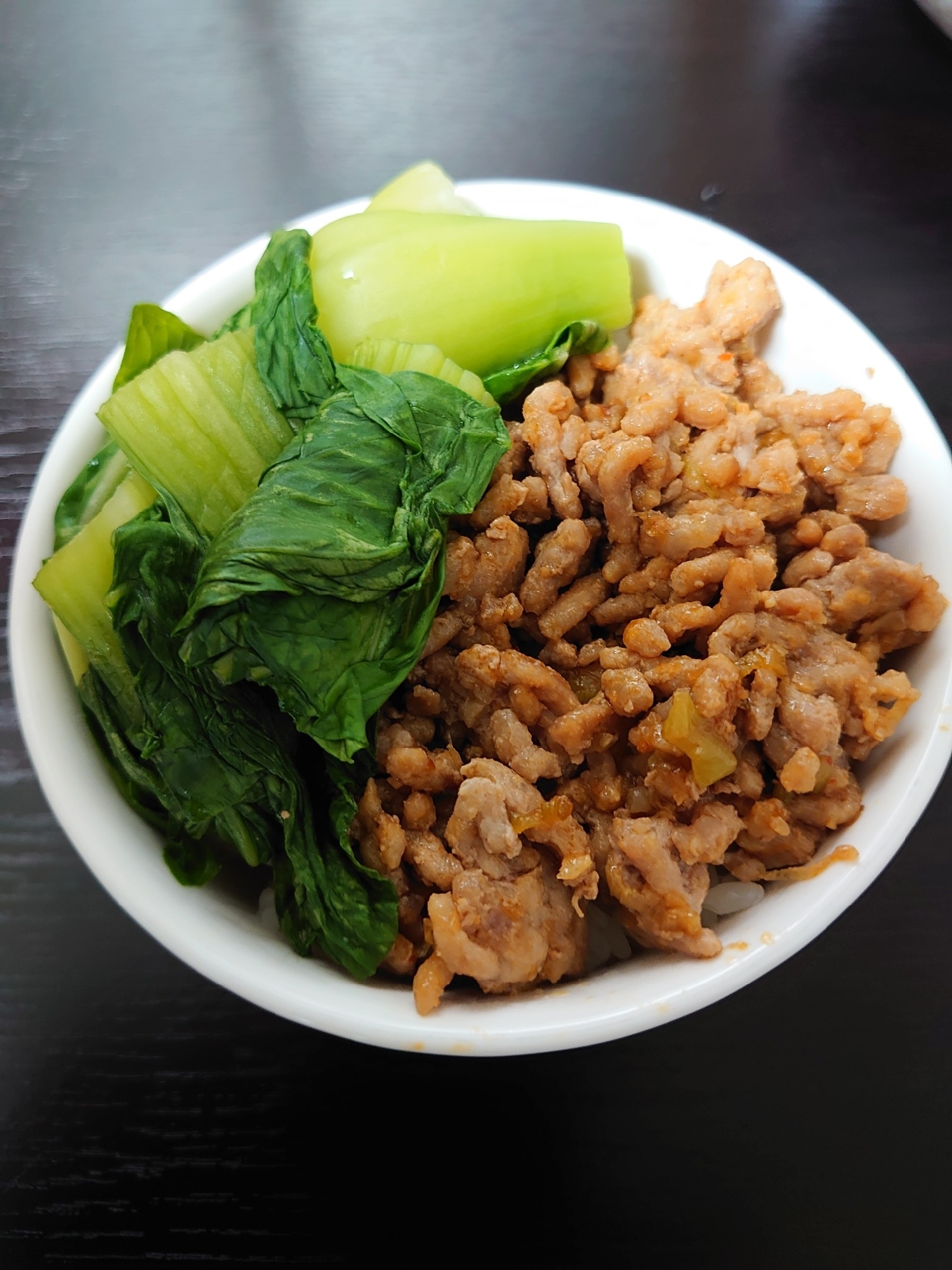 チンゲン菜とひき肉丼