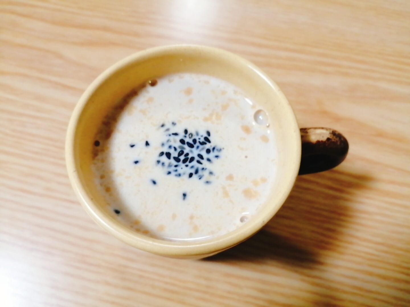 レンジで☆きな粉と黒ごまの麦茶ミルク