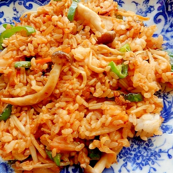 冷やご飯OKで５分！？肉なしでも美味❤キムチ炒飯♪