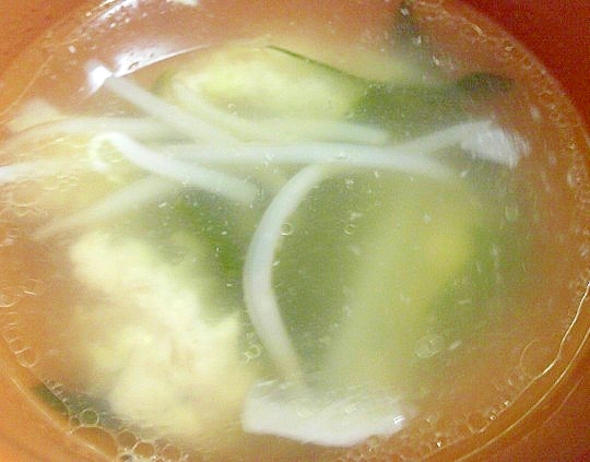 鶏団子の中華風スープ