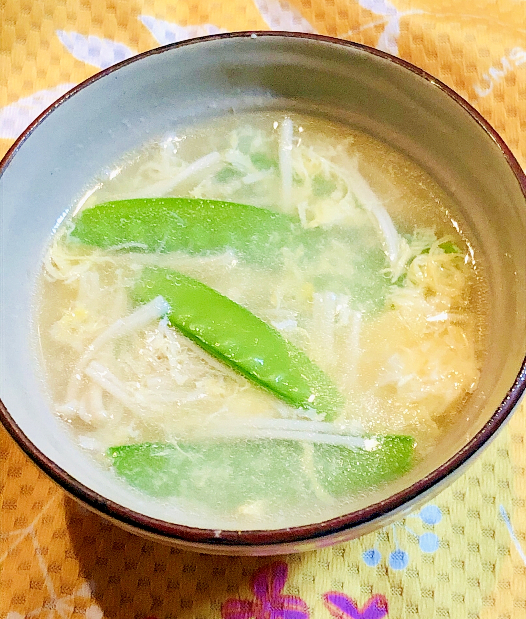 簡単*卵と絹さやとえのきの中華スープ