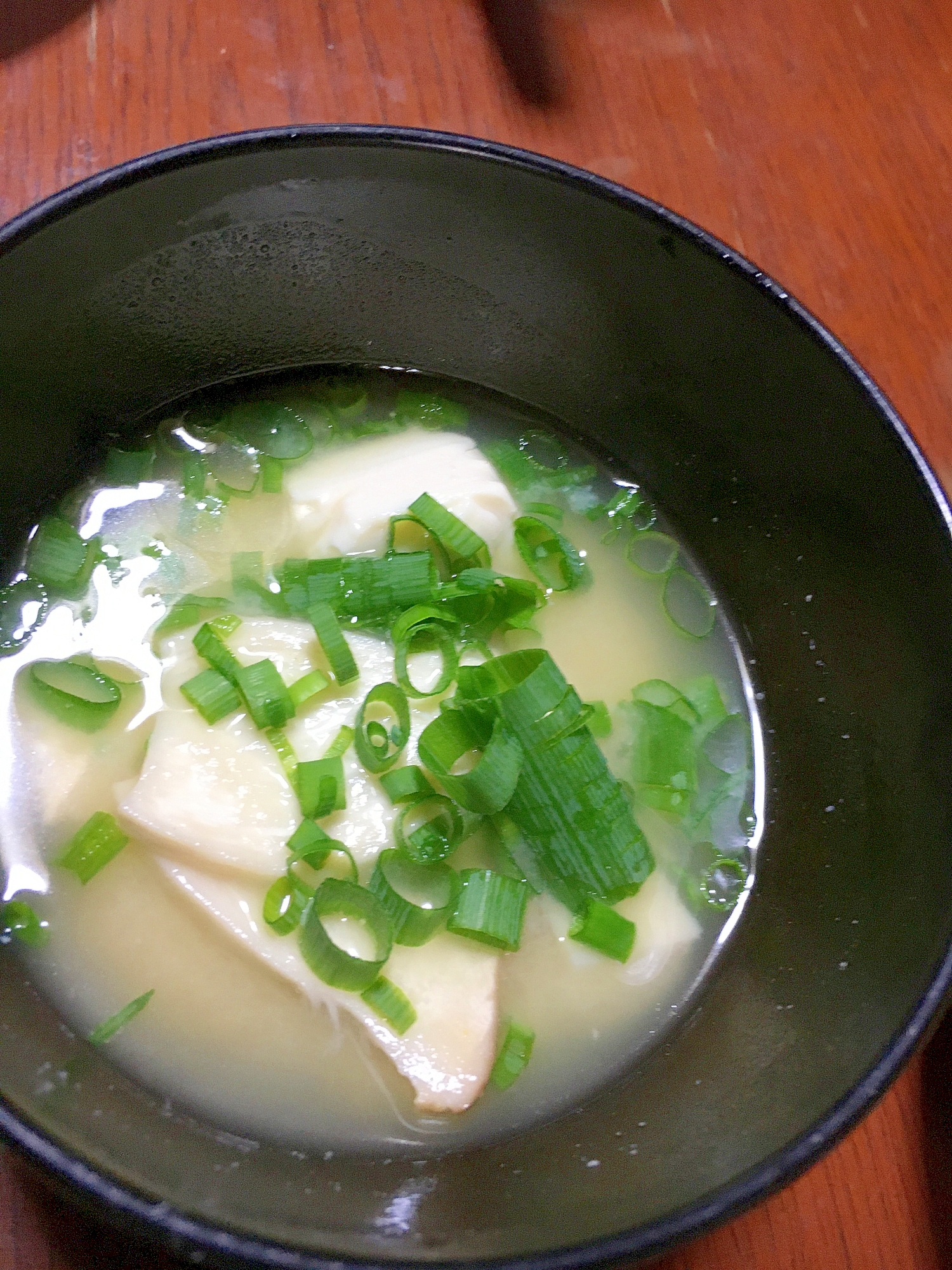 豆腐とエリンギの味噌汁