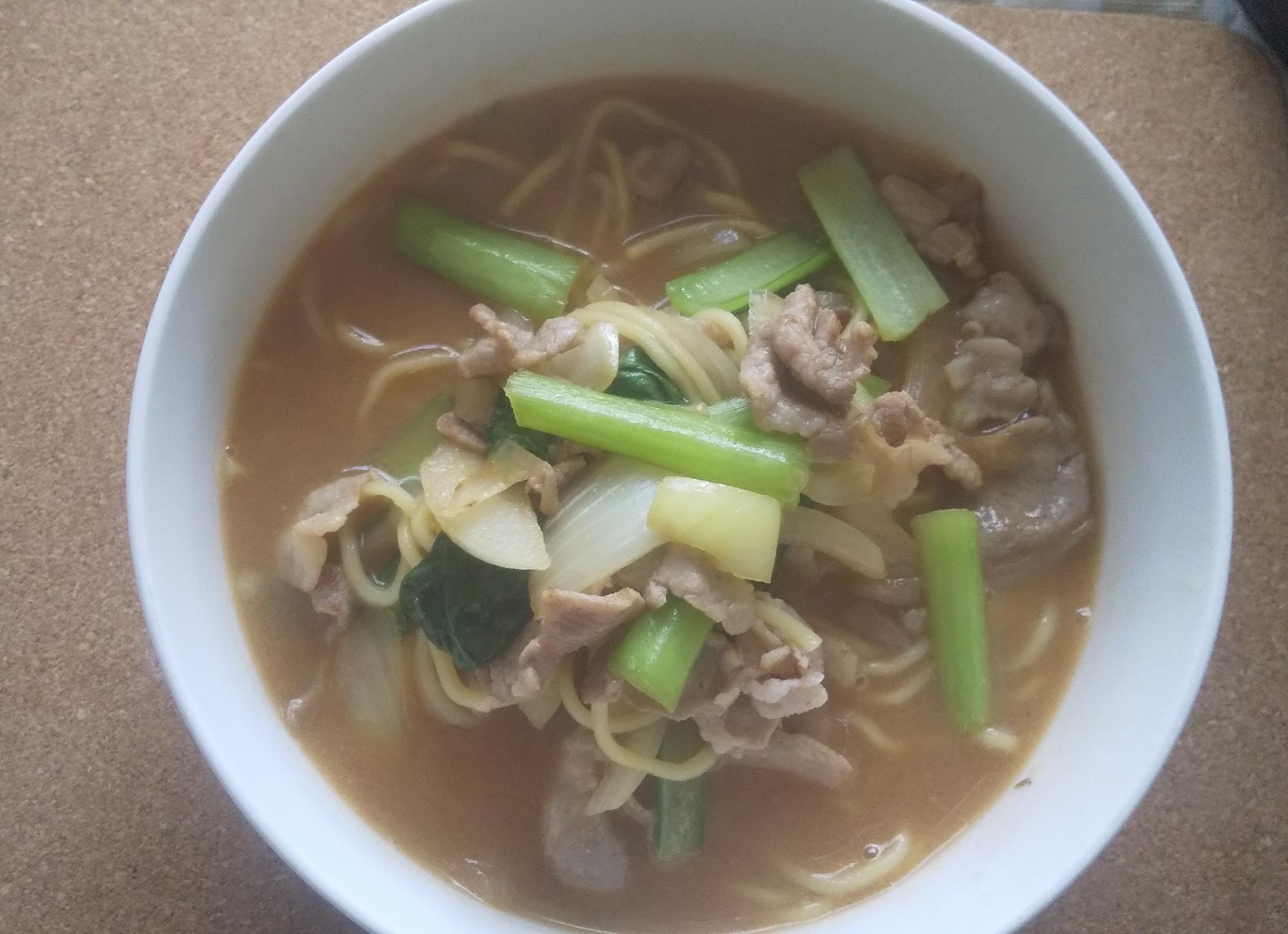 ラーメンのタレと焼そば麺で野菜ラーメン