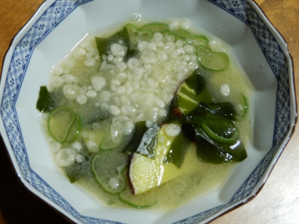 さつま芋・油揚げ・わかめの味噌汁