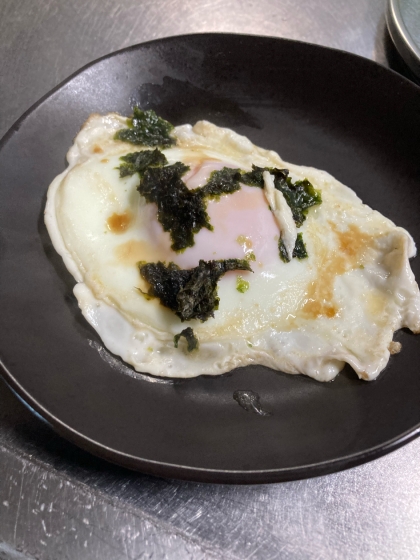 目玉焼きに海苔を入れたのは初めてですが美味しかったです。