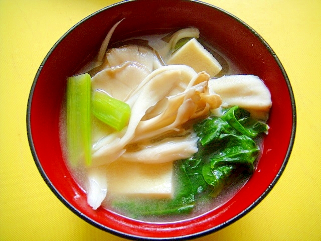 高野豆腐と舞茸つるむらさきの味噌汁