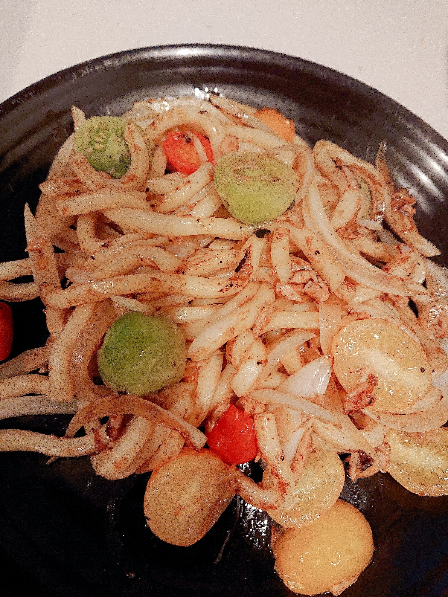 ツナとトマトの焼きうどん