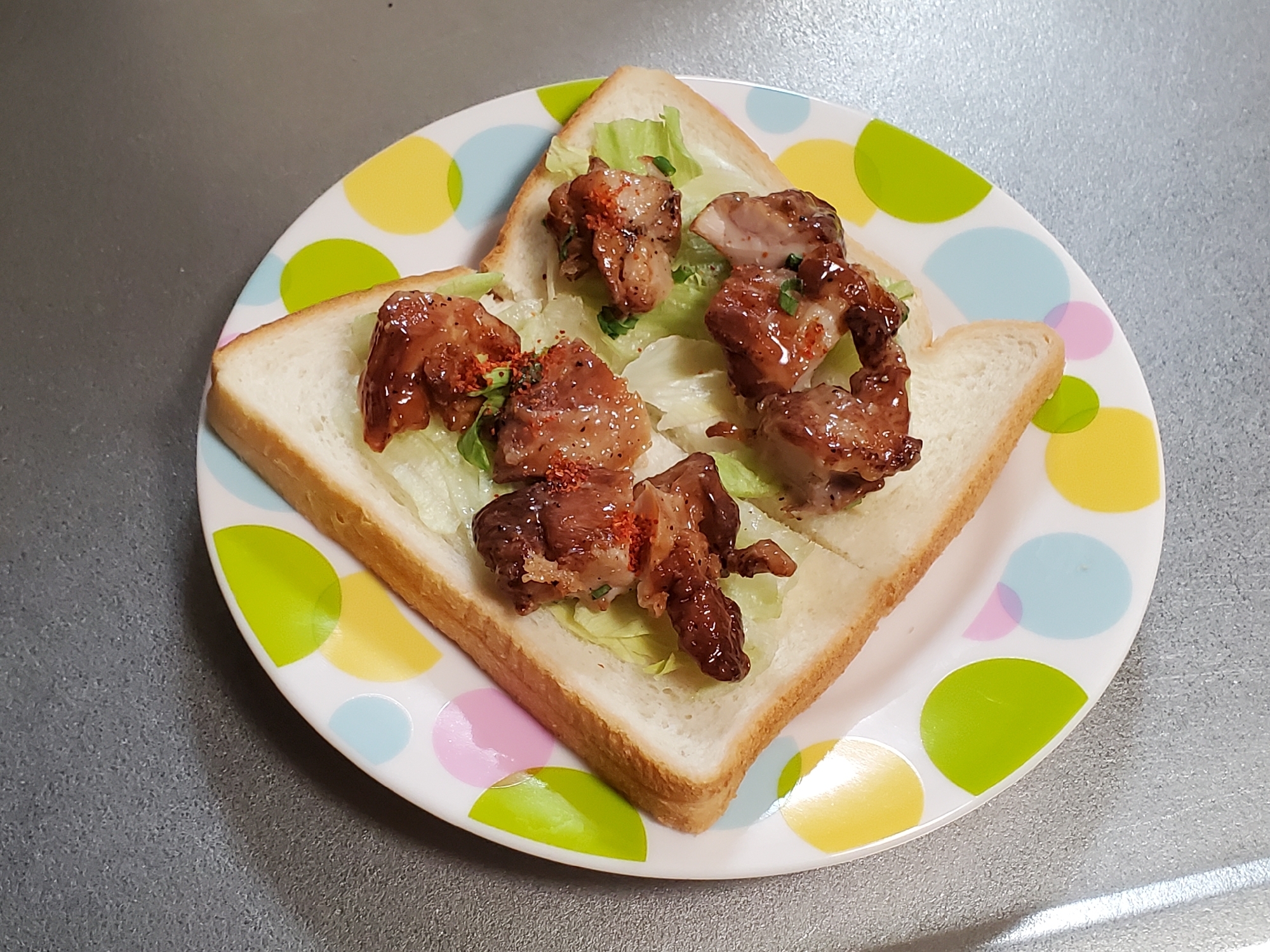 ピリ辛焼き鳥トースト