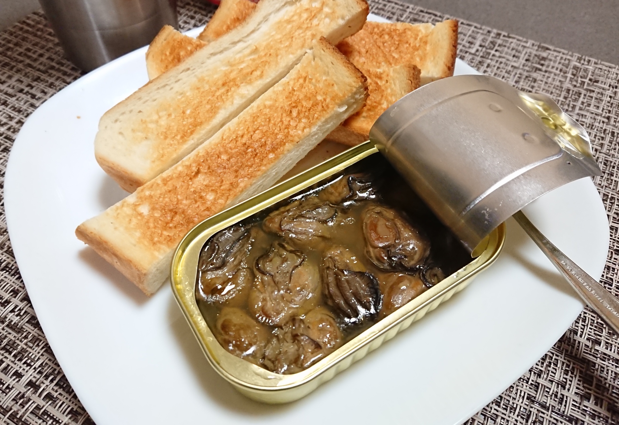 缶つま☆カキの缶詰のアヒージョ