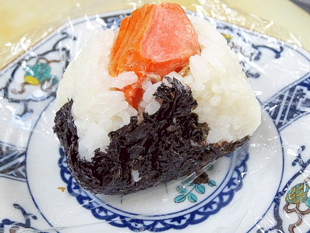 北海道グルメ☆　「焼鮭おにぎり岩海苔巻」