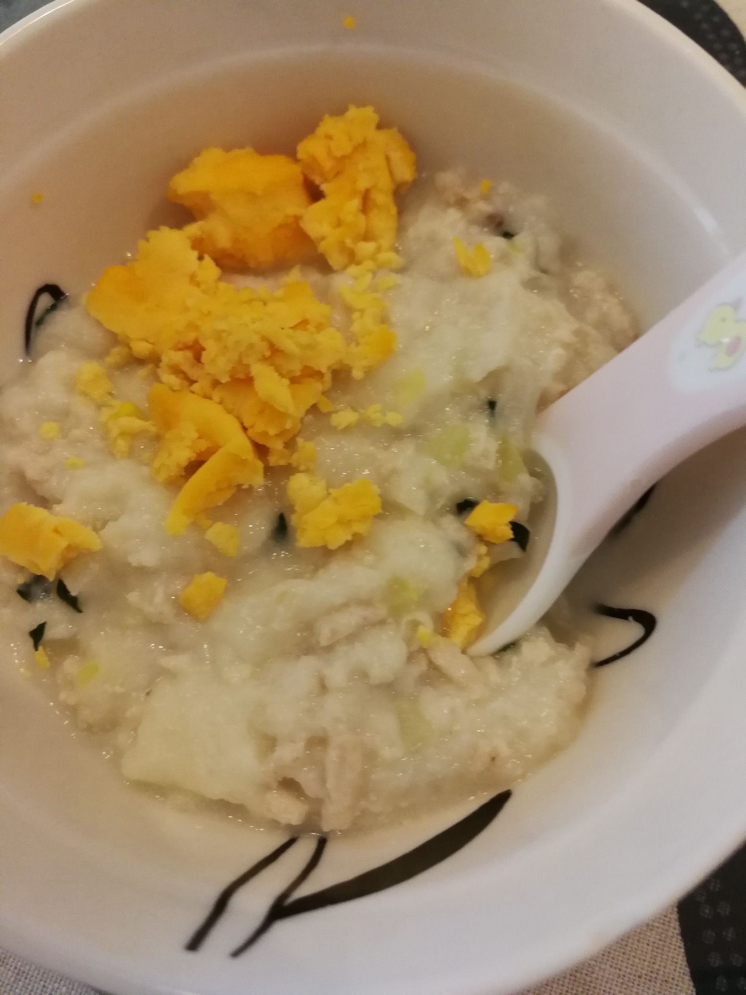 【離乳食中期】鶏ひき肉・卵・野菜のミルクパン粥