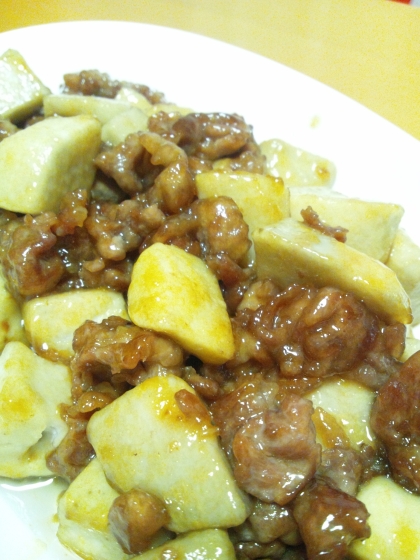 今回も家族みんな箸が休むことなく、がっついて食べました(-ω☆)
“里芋と豚肉の照り焼き”バンザイ＼（≧∇≦)／