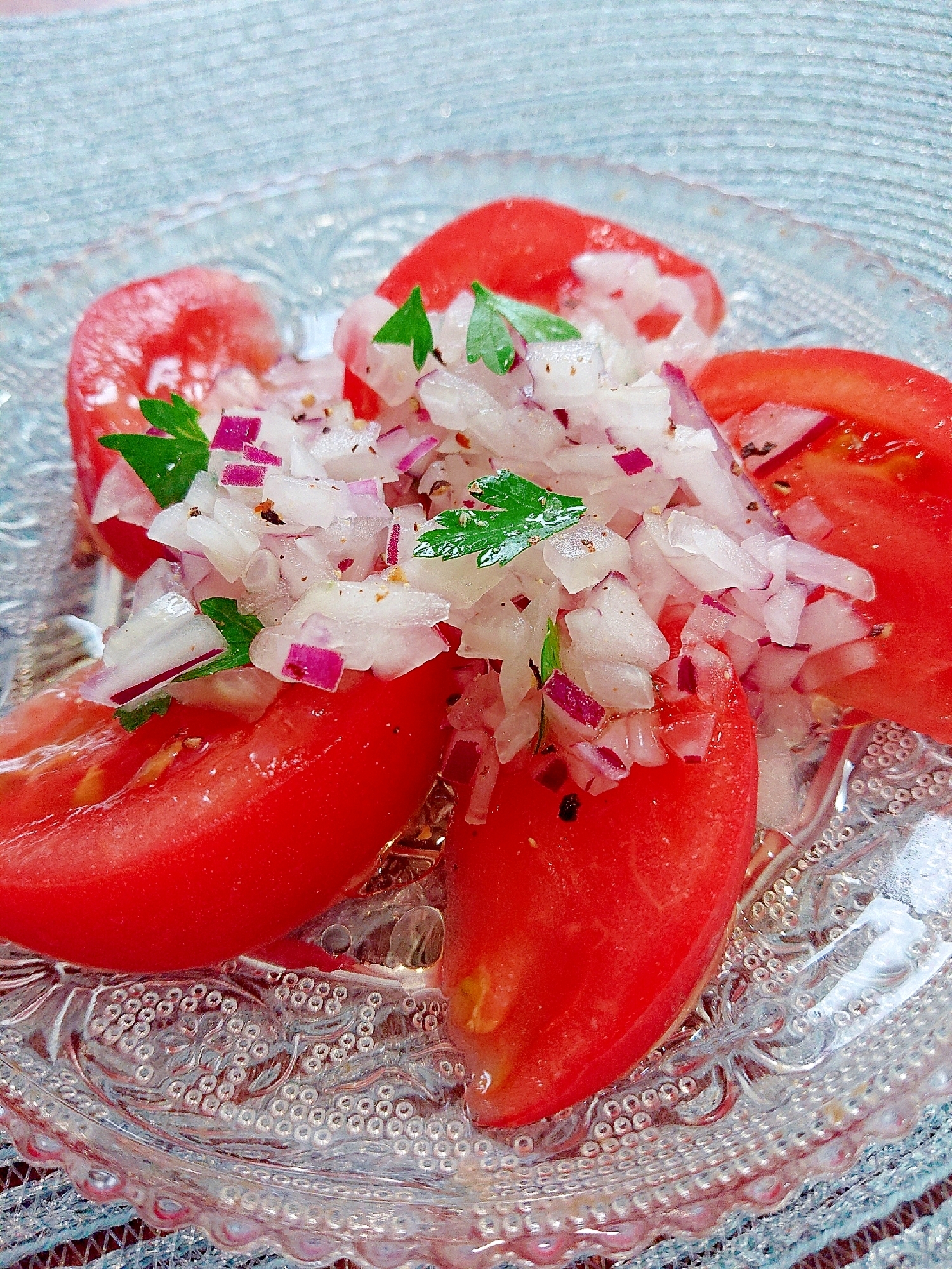 トマトの玉ねぎソースのせ(マリネ風)