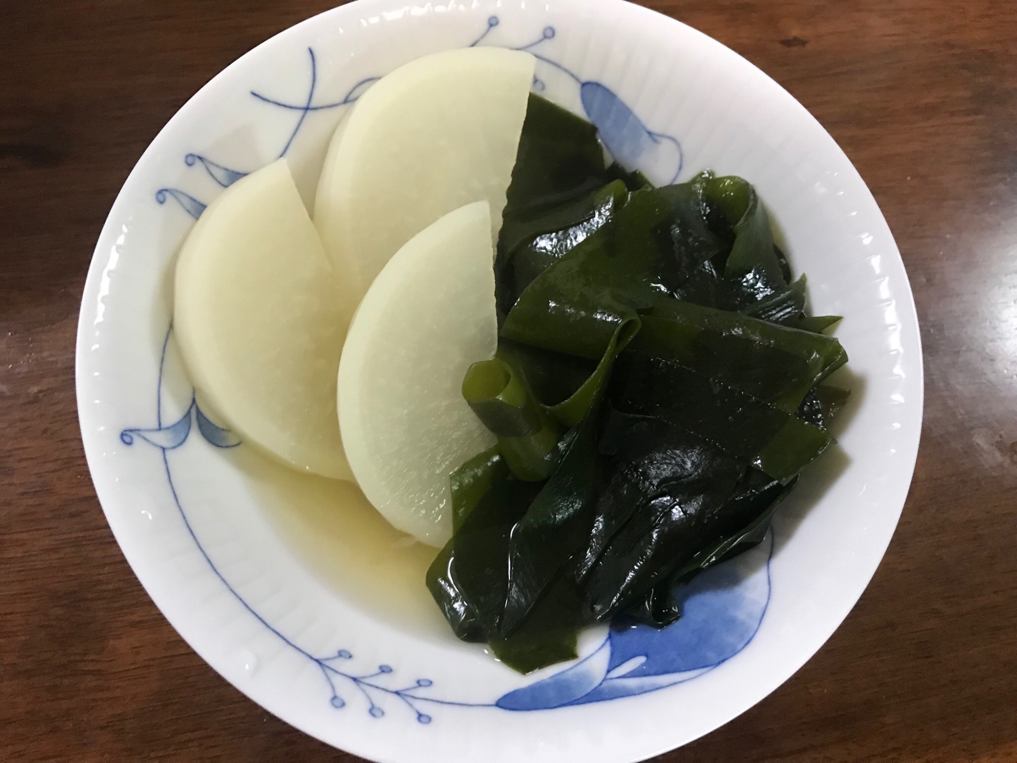 大根とわかめの出汁煮