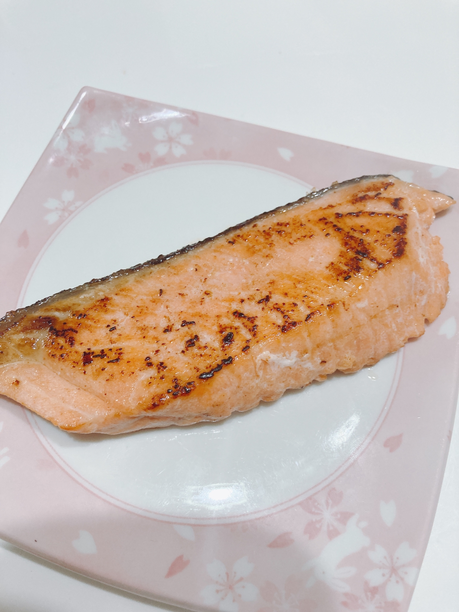 フライパンで焼き鮭⭐️パサパサならずで美味しい