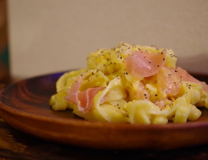 材料は家にあったもので代用してしまいました(´･Д･)」ベーコンでなく生ハムのフェットチーネ版ですが……

とっても美味しくできましたよー！！！thx！