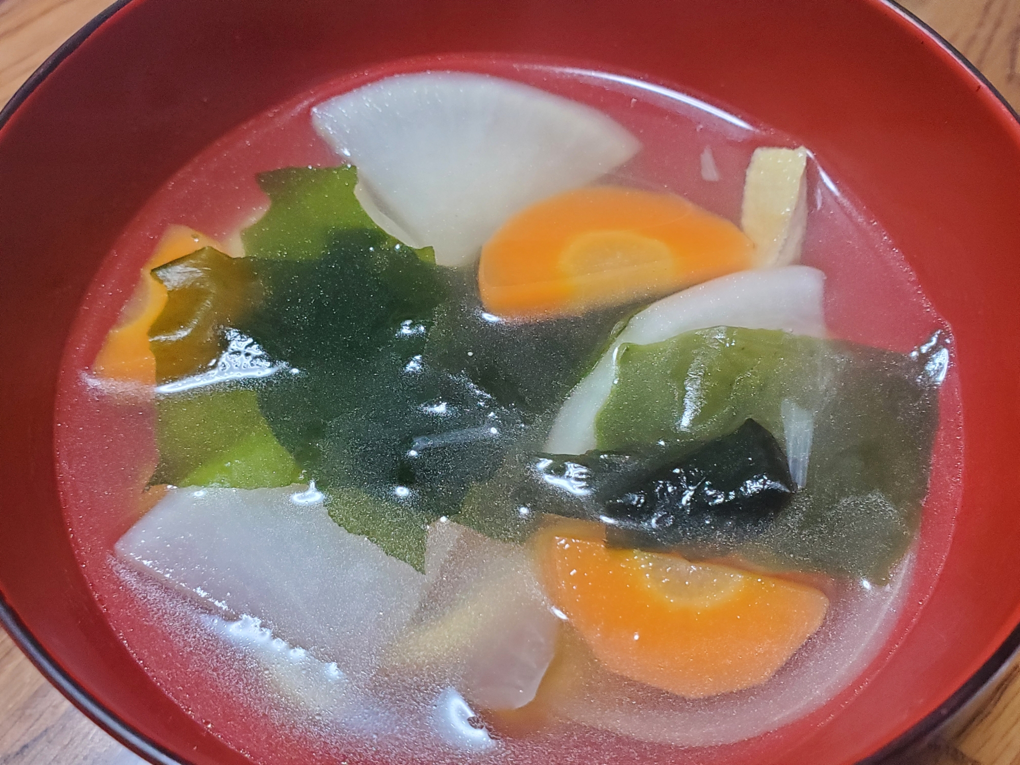 野菜たっぷりわかめスープ