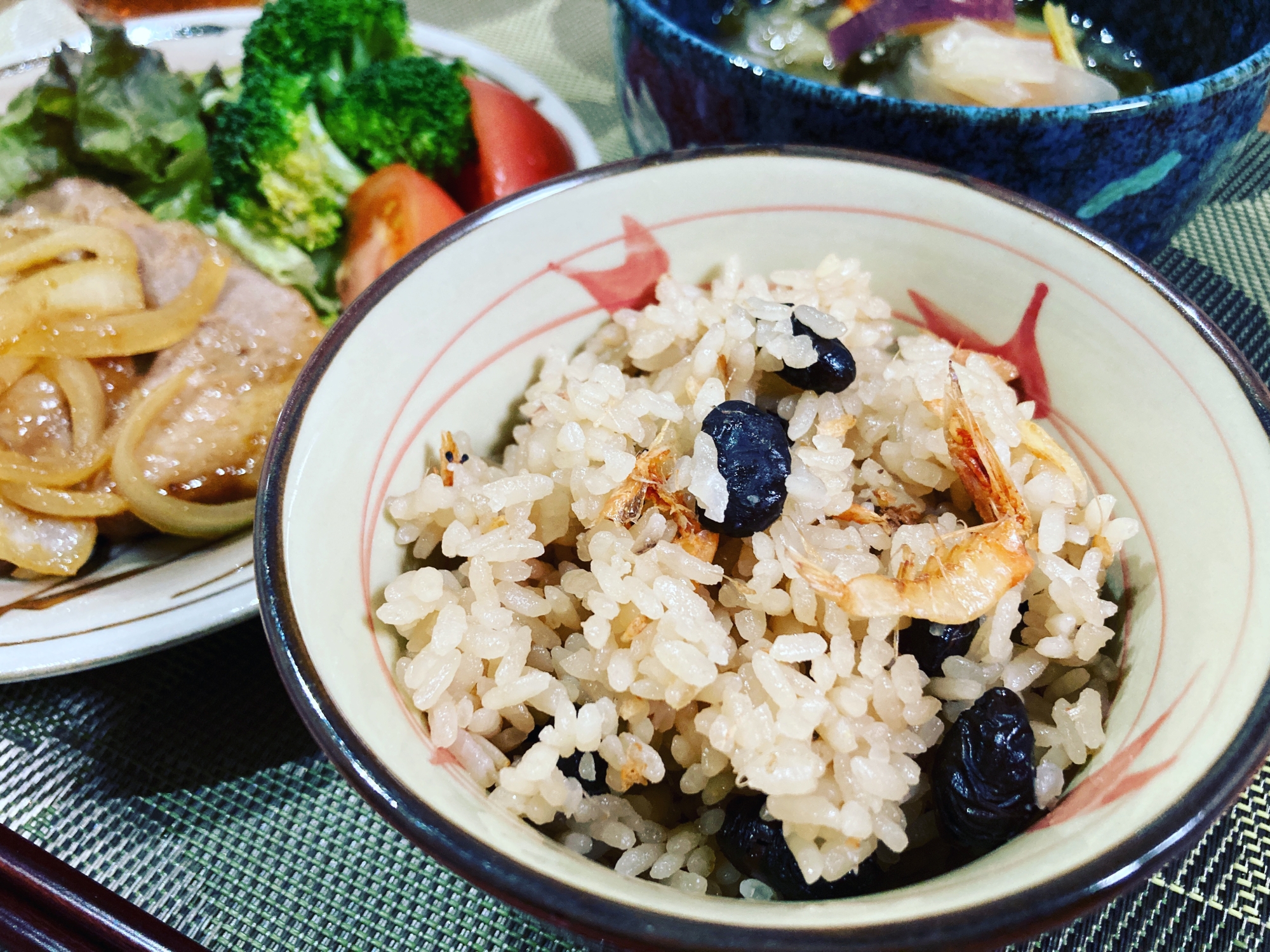 めちゃ簡単‼桜エビと黒豆の炊き込みご飯♪