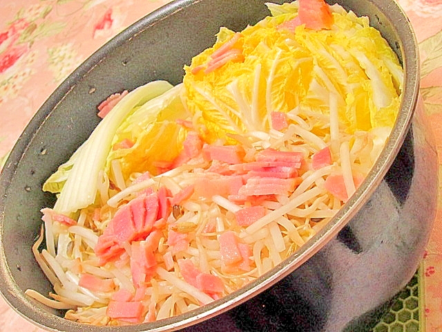 もやしと白菜 ベーコンのにんにく鍋 レシピ 作り方 By 小太郎1212 楽天レシピ