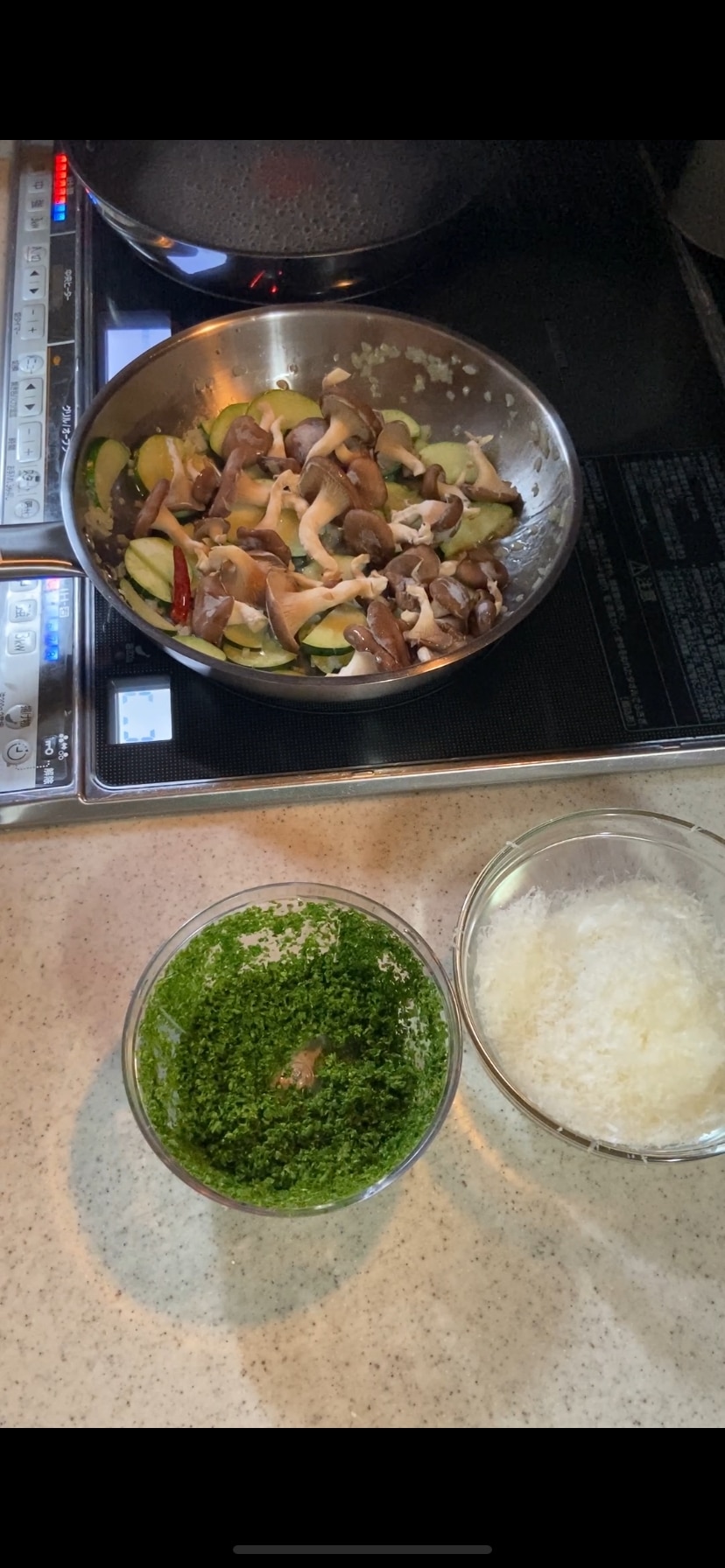 ひらたけ、ズッキーニ、パセリのチーぺぺ レシピ・作り方 by pucher